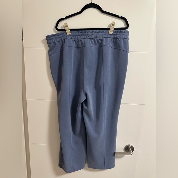 Lululemon Softstreme High-Rise Straight-Leg Cropped Pant in Oasis Blue - Picture 5 of 5